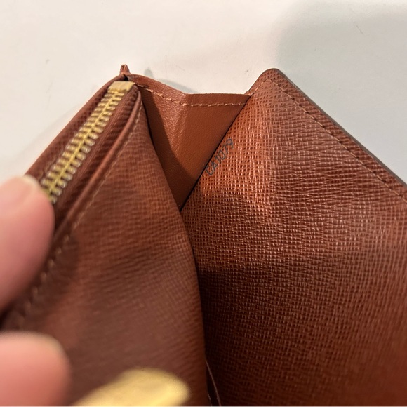 Louis Vuitton Alexandra Monogram Wallet - Picture 13 of 13